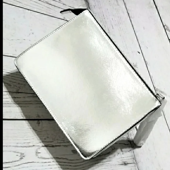 💟VS Metallic Beauty Bag💟 - Picture 2 of 4